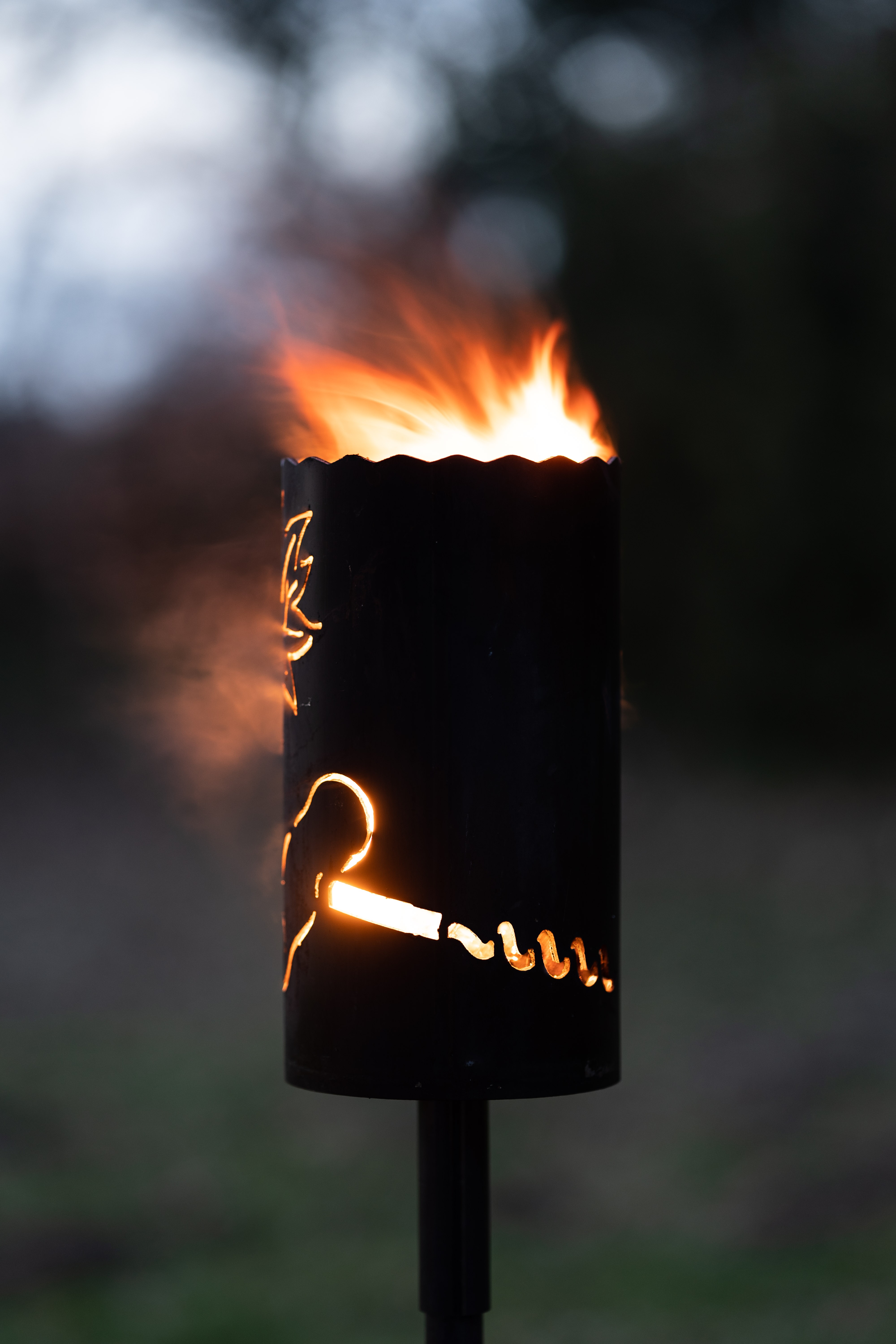 Gartenfackel groß Wein - inkl. Schmuck-Fackelstiel 145 cm Grobdrall angespitzt und 1 x Brennmaterial