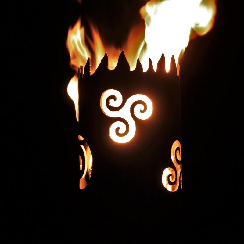 Gartenfackel groß Triskele - inkl. Fackelstiel 118 cm mit Boden und 1 x Brennmaterial