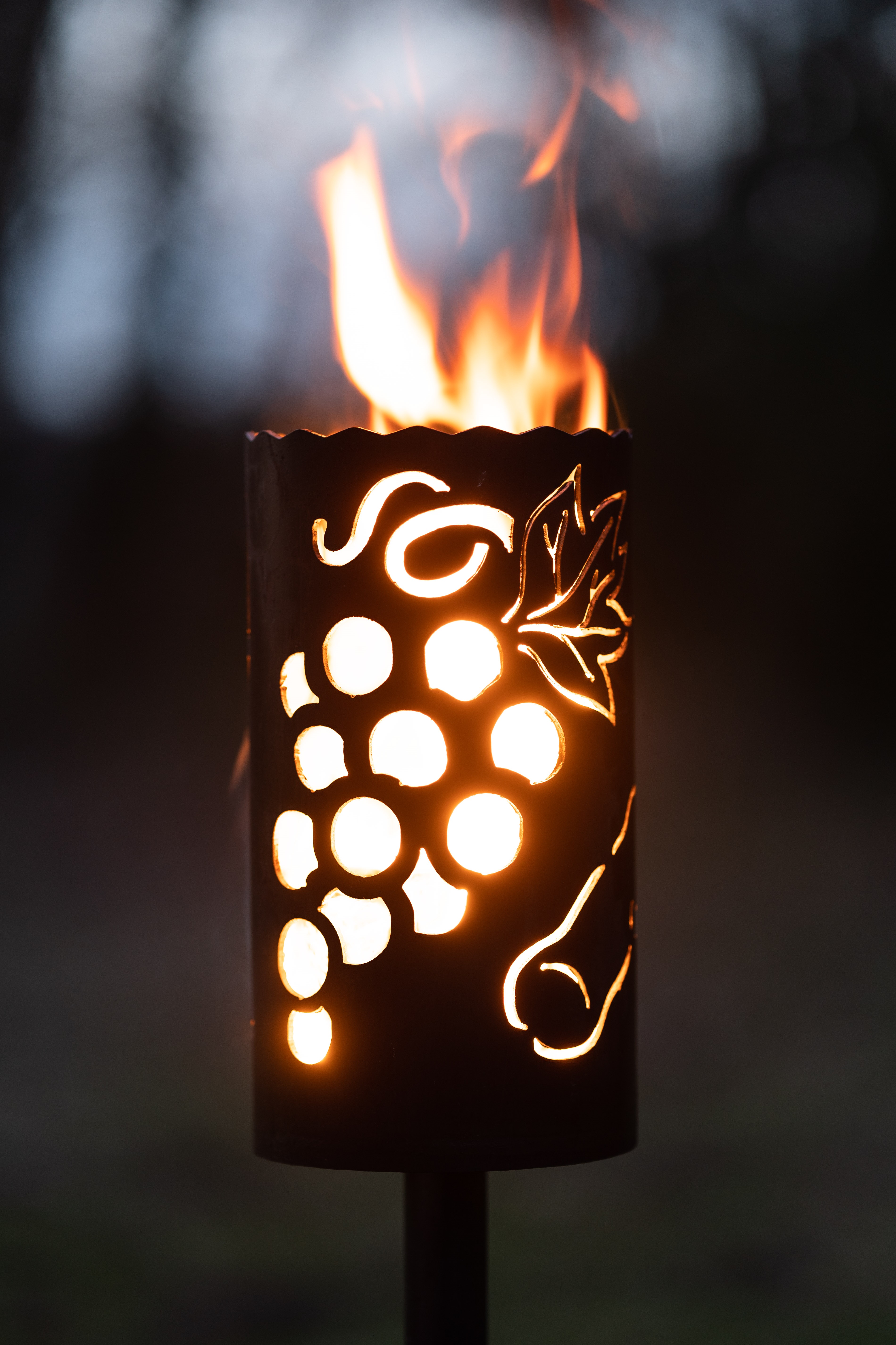 Gartenfackel groß Wein - inkl. Schmuck-Fackelstiel 145 cm Grobdrall angespitzt und 1 x Brennmaterial