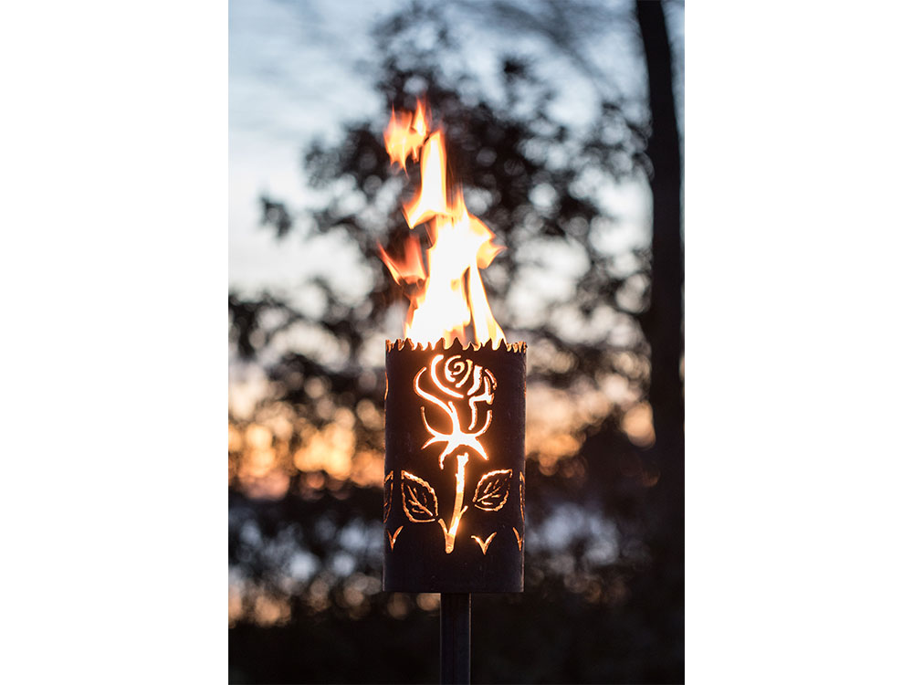 Gartenfackel groß Rose - inkl. Fackelstiel 118 cm angespitzt und 1 x Brennmaterial
