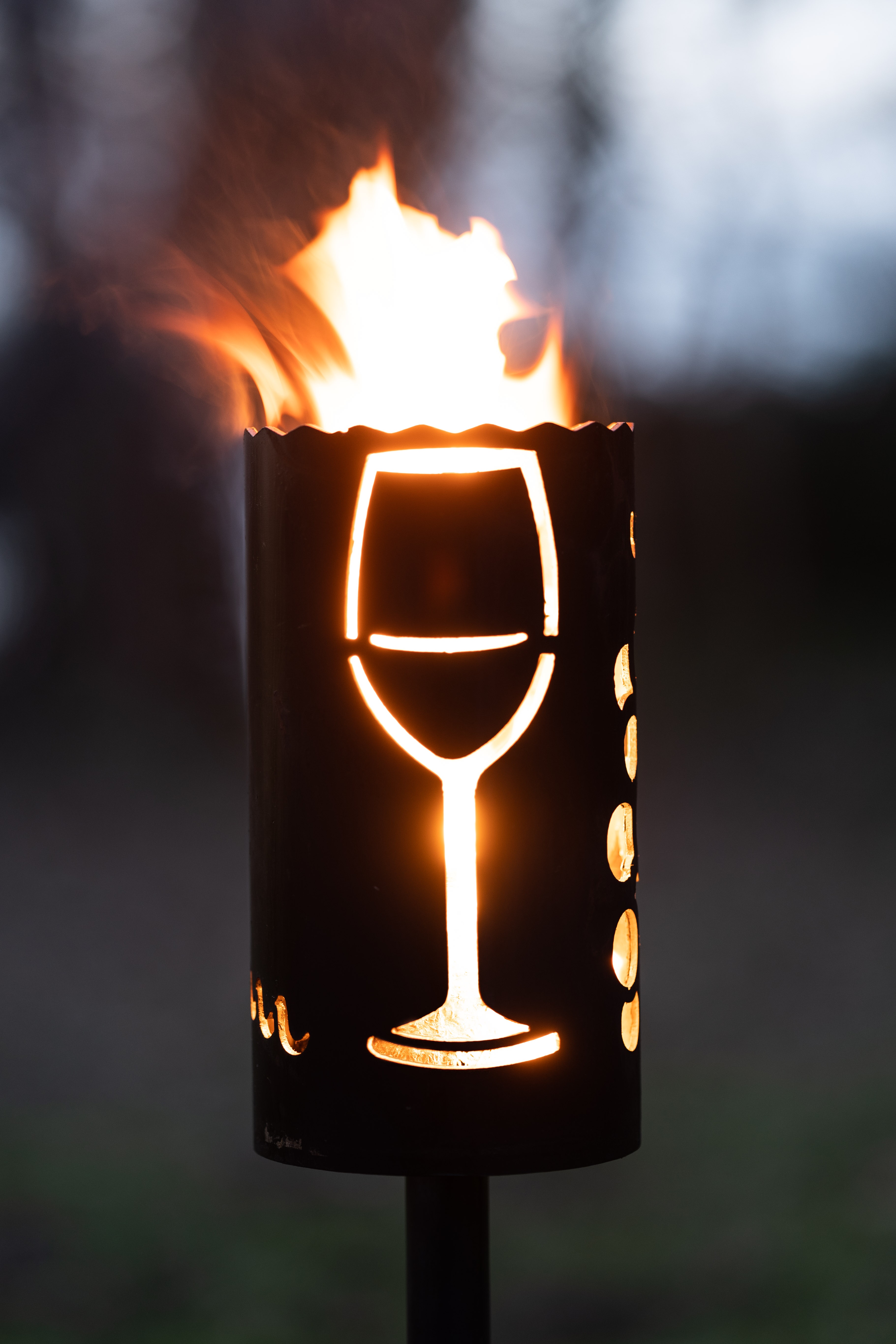 Gartenfackel groß Wein - inkl. Schmuck-Fackelstiel 145 cm Grobdrall angespitzt und 1 x Brennmaterial