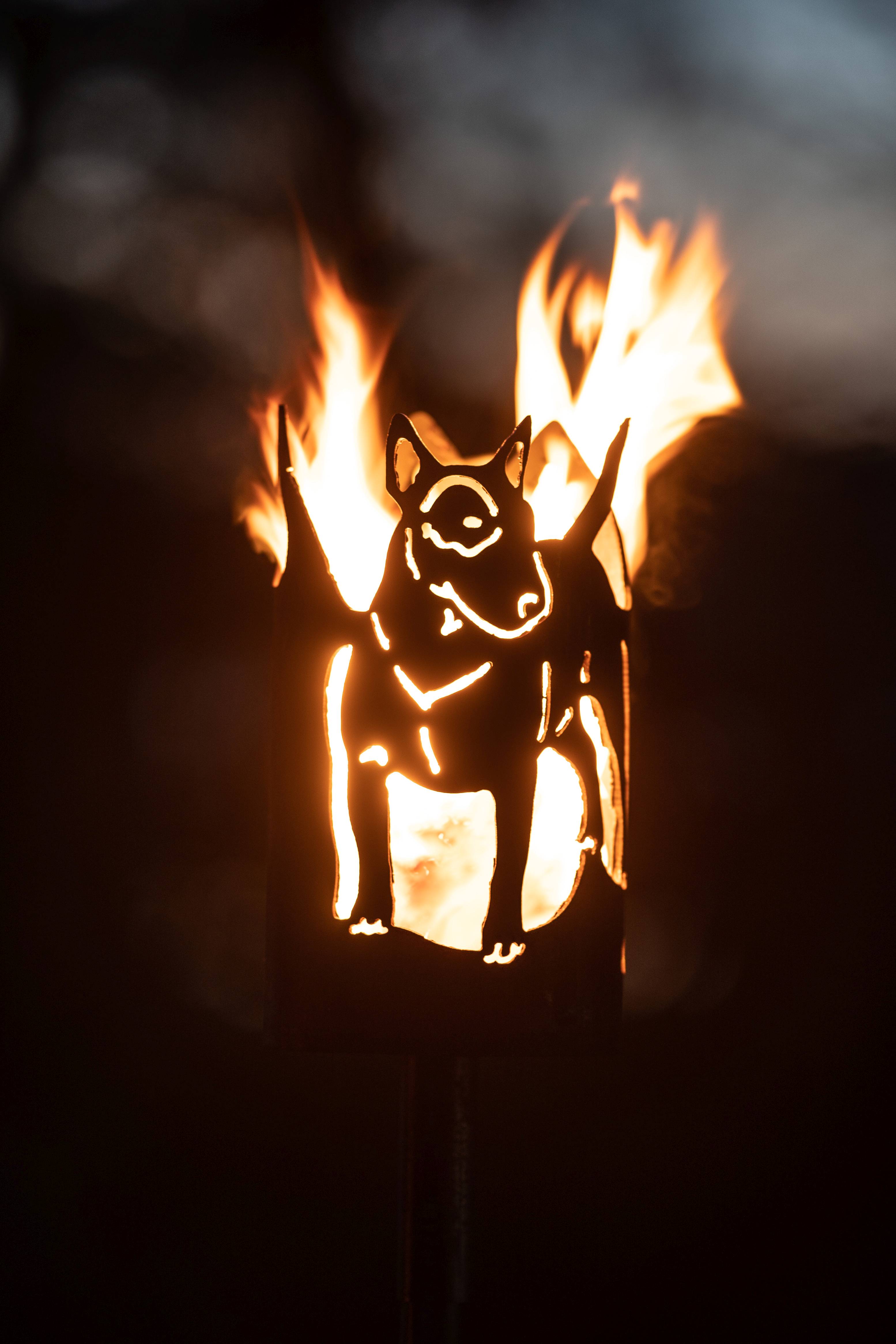 Gartenfackel groß Bullterrier - inkl. Fackelstiel 118 cm mit Boden und 1 x Brennmaterial