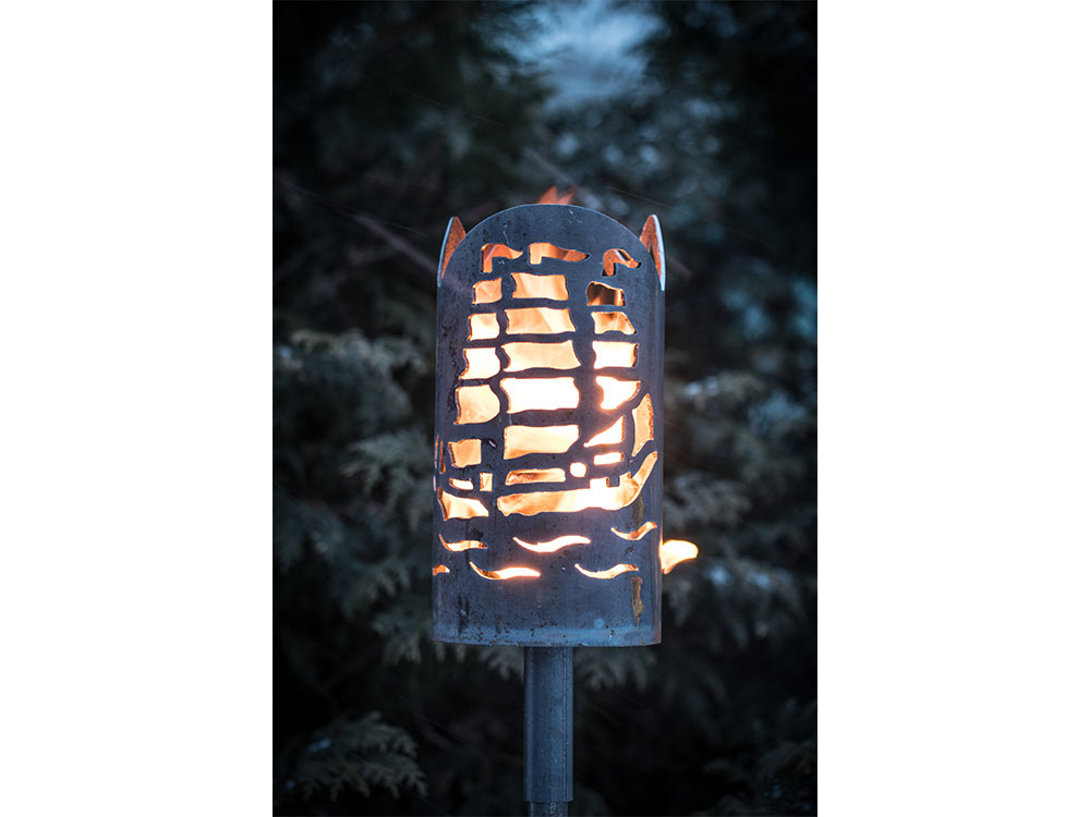 Gartenfackel groß Schiffausschnitt - inkl. Schmuck-Fackelstiel 145 cm Feindrall angespitzt und 1 x Brennmaterial